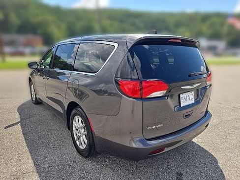 Used 2023 Chrysler Voyager LX FWD image 11
