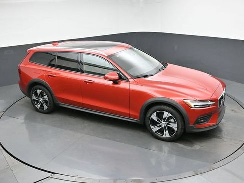 Used 2025 Volvo V60 B5 Cross Country Plus AWD/4WD image 42