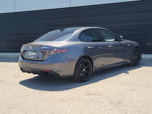 Used 2024 Alfa Romeo Giulia Veloce AWD/4WD image 3