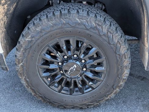 Used 2022 Chevrolet Silverado 3500 LTZ w/ LTZ Plus Package image 14