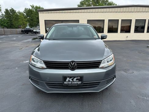 Used 2012 Volkswagen Jetta SE FWD image 4