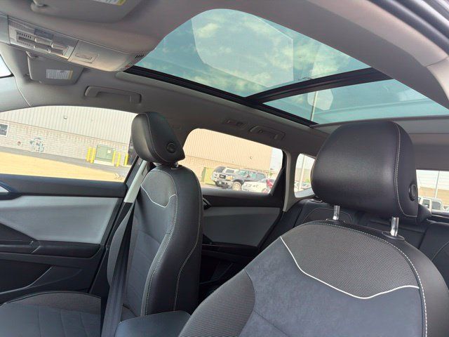 Used 2023 Volkswagen Taos SE w/ Panoramic Sunroof Package FWD image 26