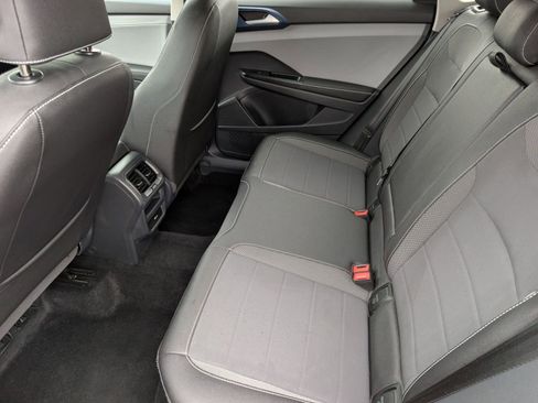 Used 2024 Volkswagen Taos SE image 26