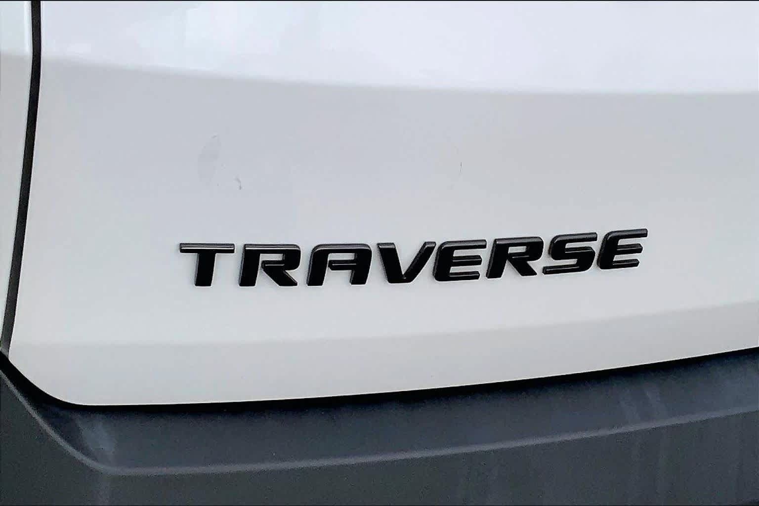 Used 2023 Chevrolet Traverse RS FWD image 30