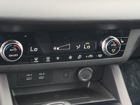 Used 2025 Mitsubishi Outlander SE AWD/4WD image 23