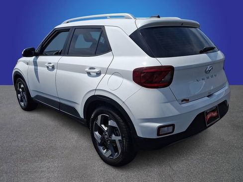 Used 2025 Hyundai Venue SEL FWD image 6