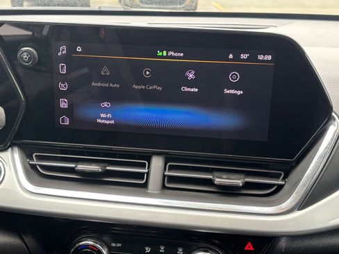 Used 2025 Chevrolet Trax LT image 18