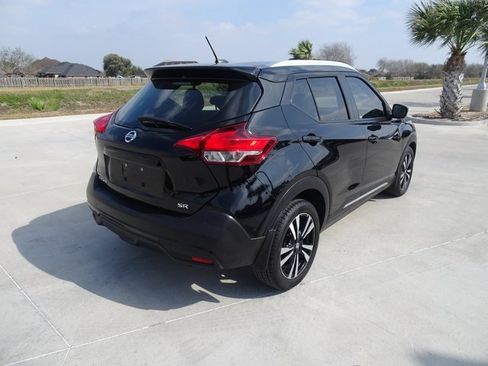 Used 2019 Nissan Kicks SR image 4
