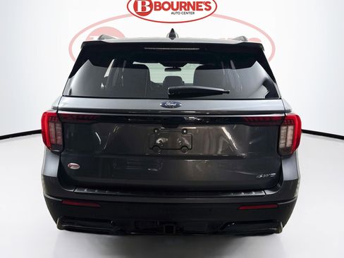 Used 2025 Ford Explorer ST-Line w/ ST-Line Street Pack AWD/4WD image 9
