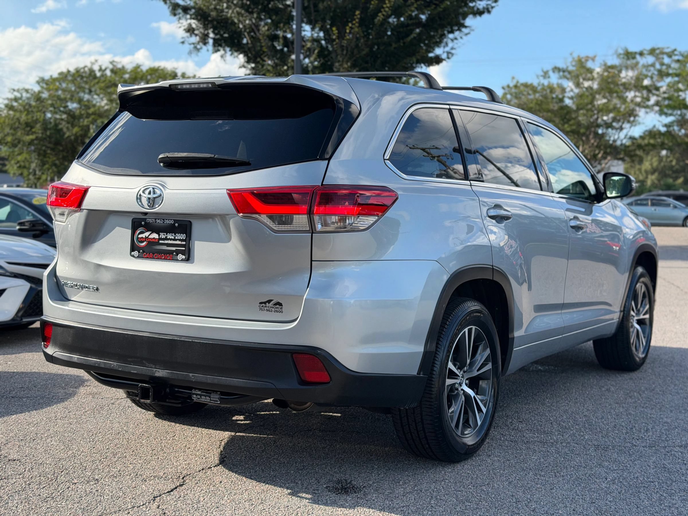 Used 2017 Toyota Highlander LE FWD image 7