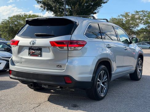 Used 2017 Toyota Highlander LE FWD image 7