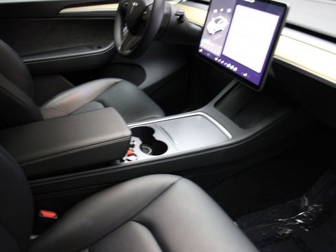 Used 2023 Tesla Model Y Long Range image 31