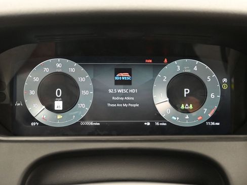 Certified 2025 Land Rover Range Rover Velar Dynamic SE image 16