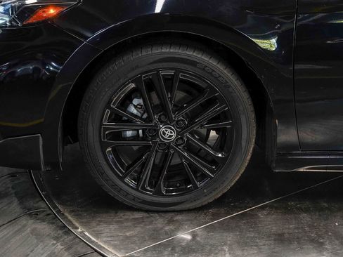 Used 2025 Toyota Camry SE FWD image 9