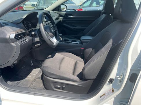 Used 2025 Nissan Altima 2.5 SV FWD image 22