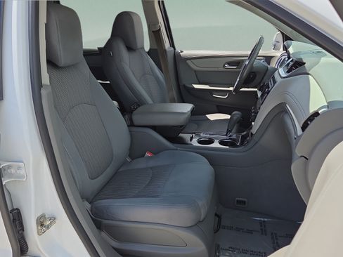 Used 2017 Chevrolet Traverse LT FWD image 19