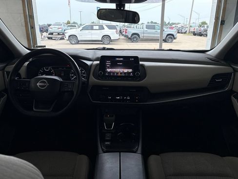 Used 2025 Nissan Rogue SV FWD image 17