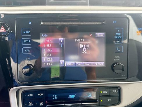 Used 2019 Toyota Corolla LE image 15