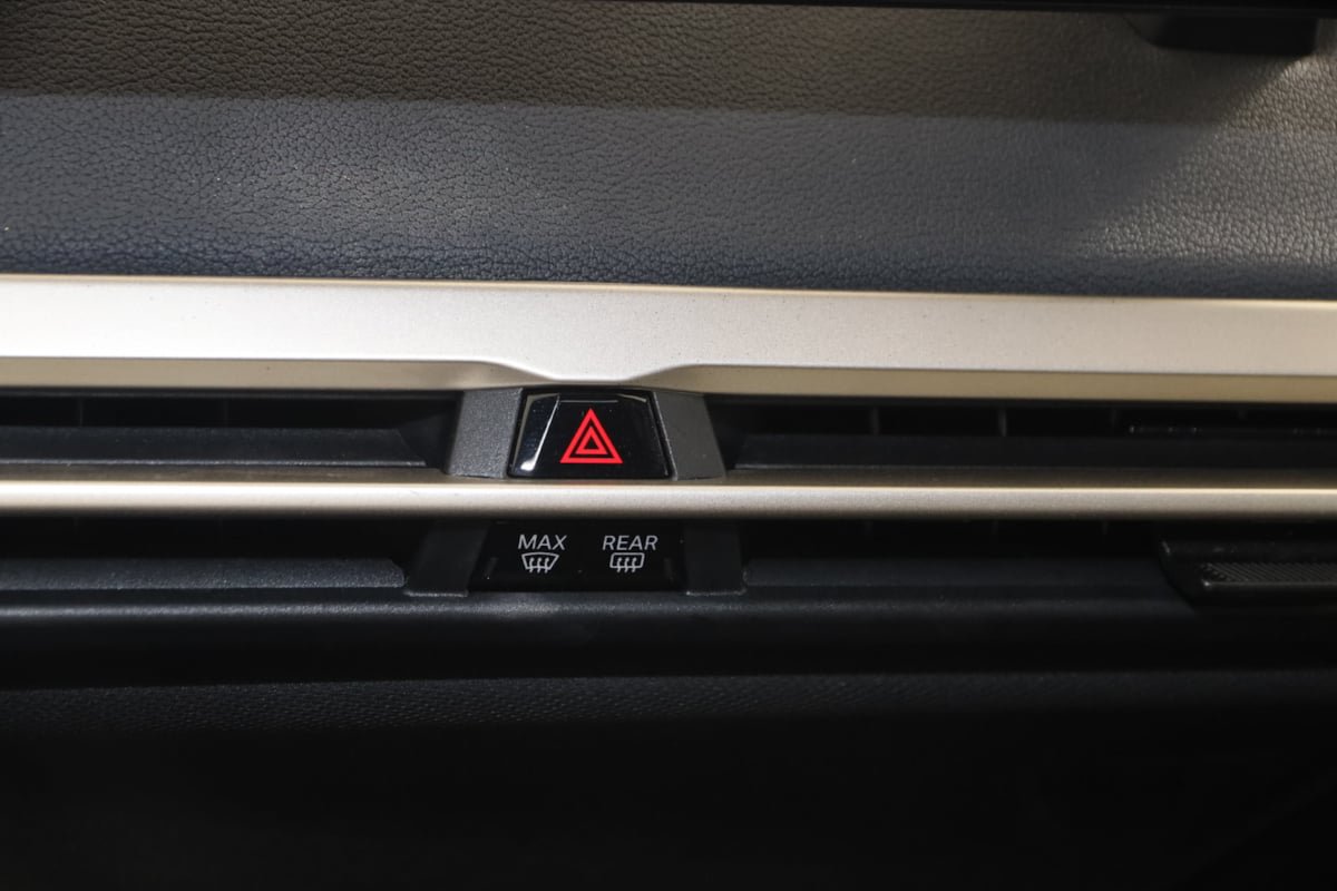 Used 2024 BMW iX xDrive50 w/ Sport Package AWD/4WD image 28