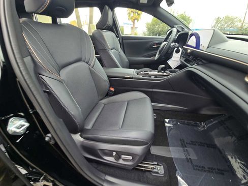 New 2025 Toyota Crown Signia image 11