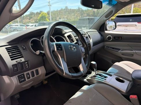 Used 2012 Toyota Tacoma PreRunner w/ TRD Sport Pkg RWD image 4