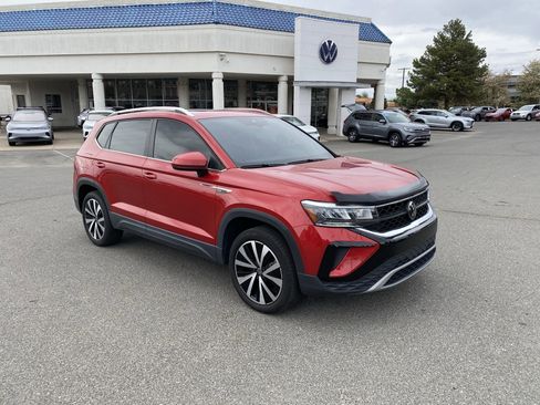 Used 2023 Volkswagen Taos SE w/ Panoramic Sunroof Package image 33