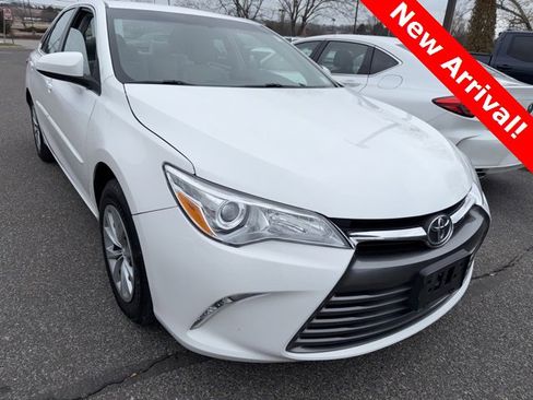 Used 2017 Toyota Camry LE image 2