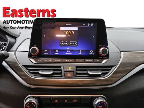 Used 2025 Nissan Altima 2.5 SV FWD image 12