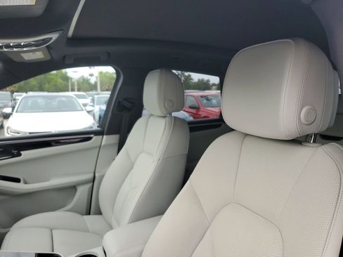 Used 2023 Porsche Macan AWD/4WD image 23