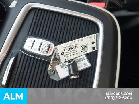 Used 2023 Chrysler Pacifica Touring-L image 16