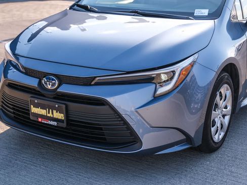 Used 2025 Toyota Corolla LE FWD image 11