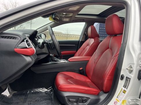 Used 2018 Toyota Camry XSE image 12