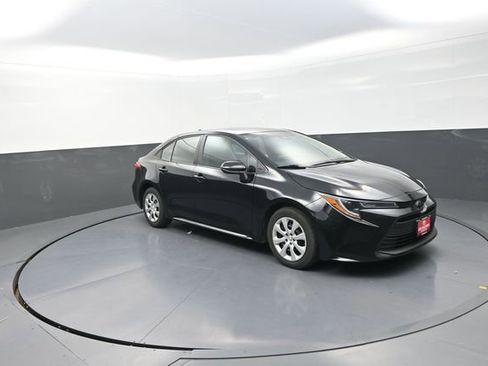 Used 2024 Toyota Corolla LE image 29