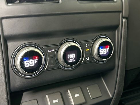 Certified 2023 Land Rover Defender 130 X-Dynamic SE image 29