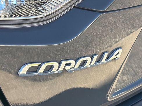 Used 2023 Toyota Corolla LE w/ LE Convenience Package FWD image 39