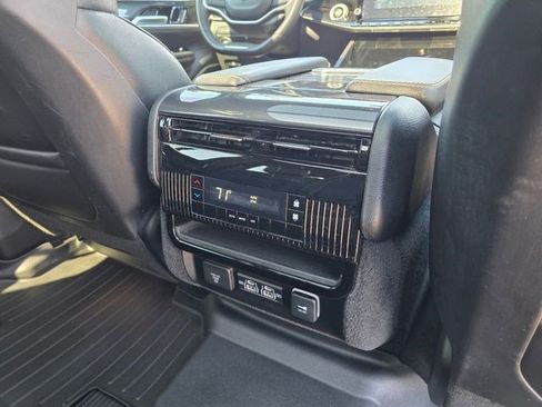 Used 2022 Jeep Wagoneer Series I w/ Premium Group I AWD/4WD image 19