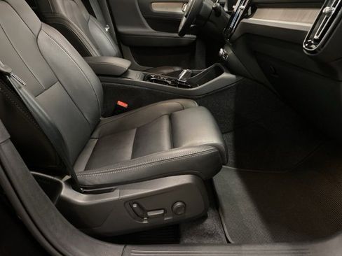 Used 2025 Volvo XC40 B5 Plus image 84
