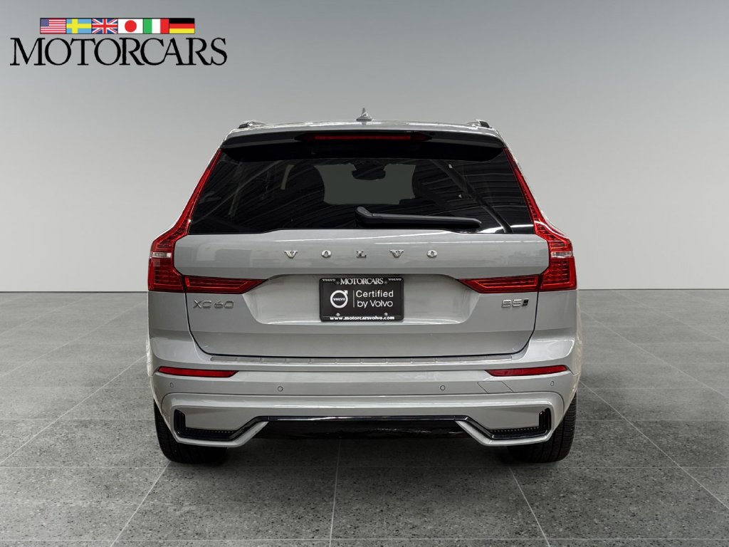 Certified 2024 Volvo XC60 B5 Ultimate w/ Protection Package Premier AWD/4WD image 4