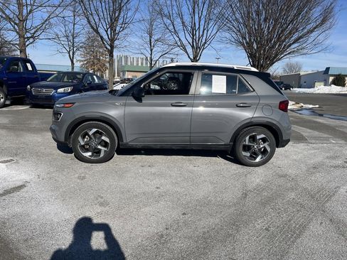 Used 2023 Hyundai Venue Limited image 4
