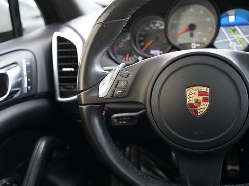 Used 2014 Porsche Cayenne S image 31