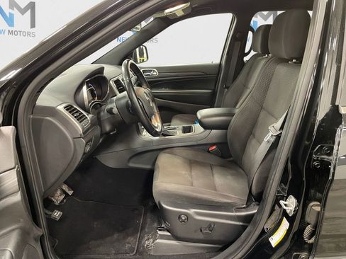 Used 2020 Jeep Grand Cherokee Laredo image 9