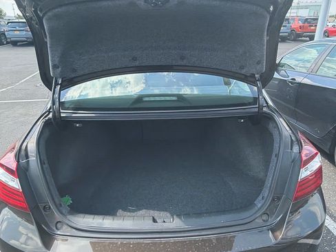 Used 2017 Honda Accord EX-L image 8