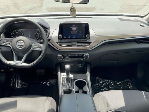 Used 2024 Nissan Altima 2.5 SV FWD image 11