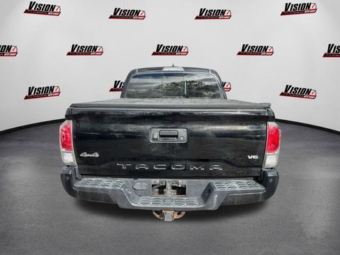 Used 2017 Toyota Tacoma Limited image 6