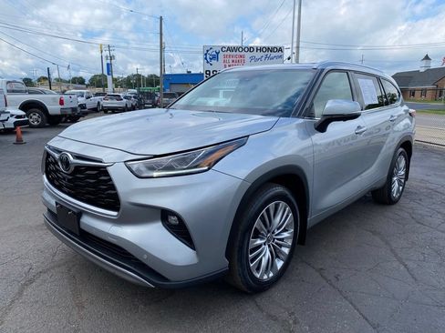 Used 2024 Toyota Highlander Platinum AWD/4WD image 7