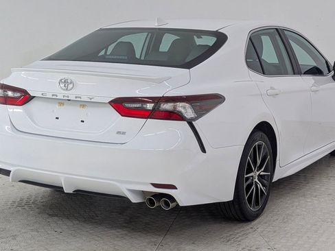 Used 2021 Toyota Camry SE image 9