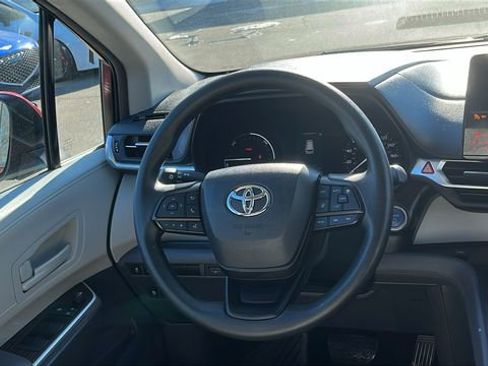 Certified 2024 Toyota Sienna LE image 20