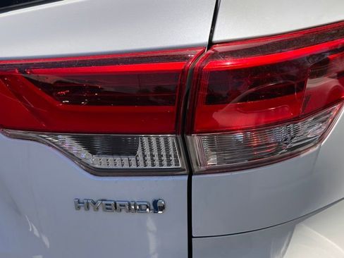 Used 2017 Toyota Highlander XLE AWD/4WD image 8