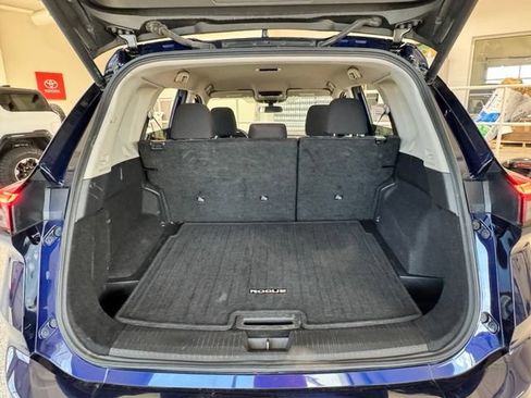 Used 2025 Nissan Rogue SV FWD image 32