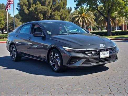 Certified 2025 Hyundai Elantra Sport image 4